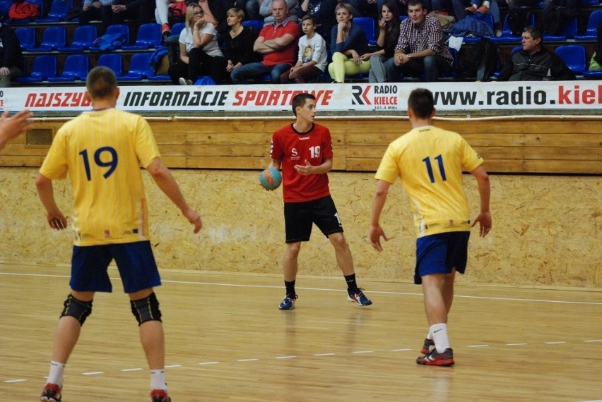 II liga piłki ręcznej mężczyzn. Vive Tauron II Kielce - SPR Wisła Sandomierz 40:24