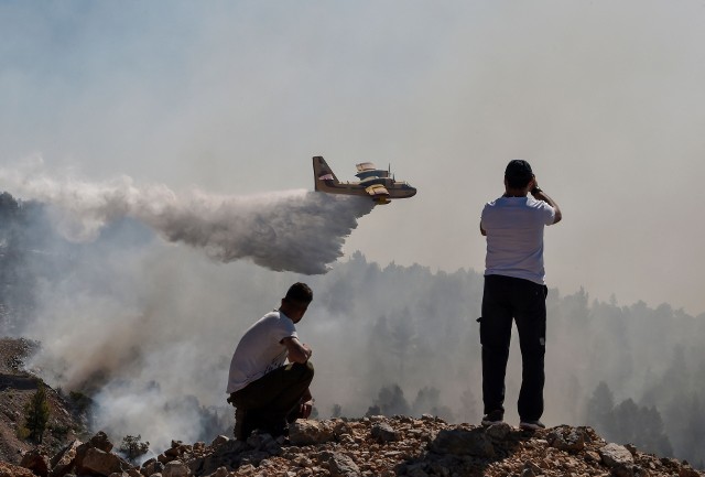 Akcja gaszenia pożaru na wyspie Stavros, w archipelagu wysp  Evian 13 września