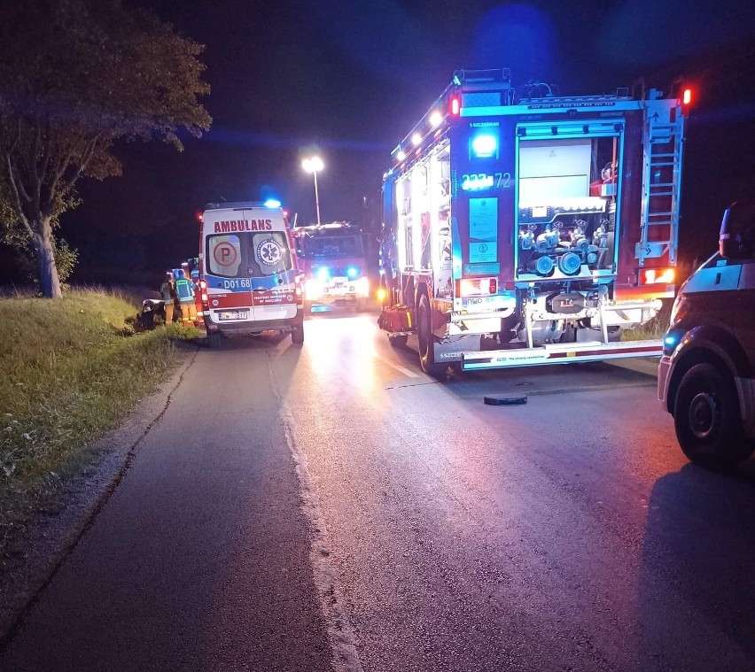 Śmiertelny wypadek w Sadkowie pod Wrocławiem. Osobówka uderzyła w ciągnik rolniczy