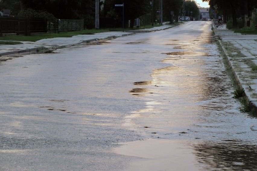 Mońki. Ulice i piwnice zalewane po intensywnych opadach deszczu (zdjęcia)
