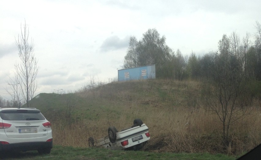 BMW, które dachowało na DTŚ w Rudzie Śląskiej