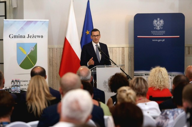 Premier Mateusz Morawiecki złożył nieoficjalną wizytę w regionie. Pojawił się na spotkaniu z samorządowcami w Laskowicach.