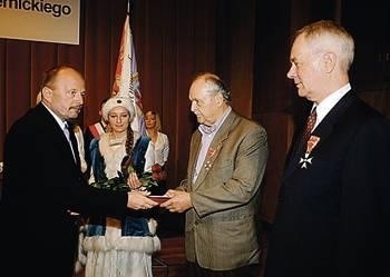 Prof. Szymon Krasicki (z prawej) i dr Kazimierz Rusin odebrali wysokie odznaczenia państwowe Fot. Wacław Klag