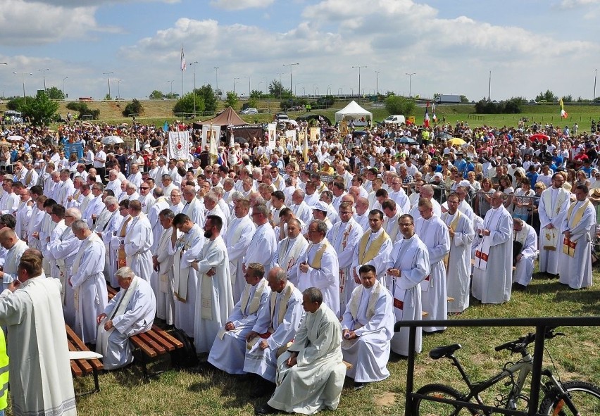 Światowe Dni Młodzieży 2016. Uroczysta Msza na sandomierskich Błoniach [GALERIA ZDJĘĆ]