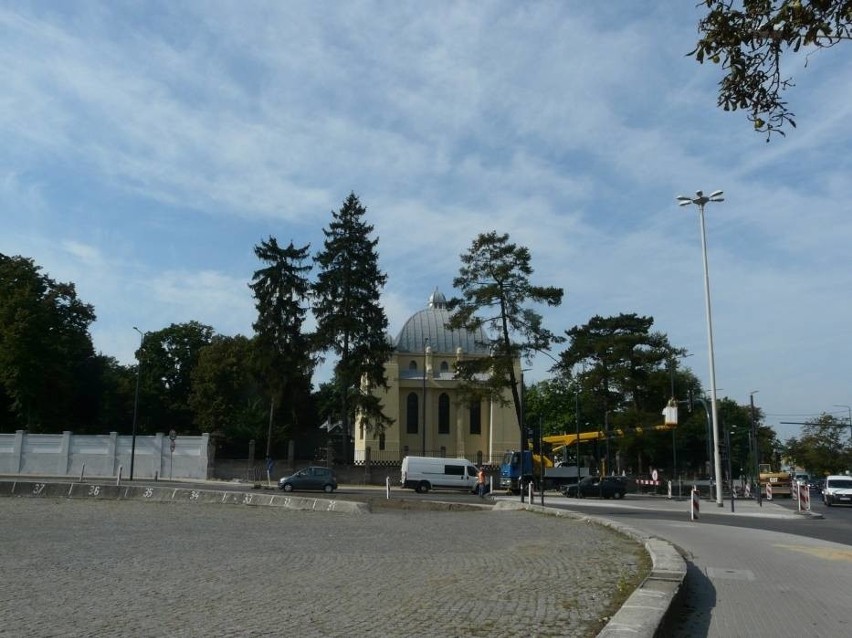 Remont skrzyżowania przy cmenatrzu w Pabianicach zakończy się przed 1 listopada? ZDJĘCIA