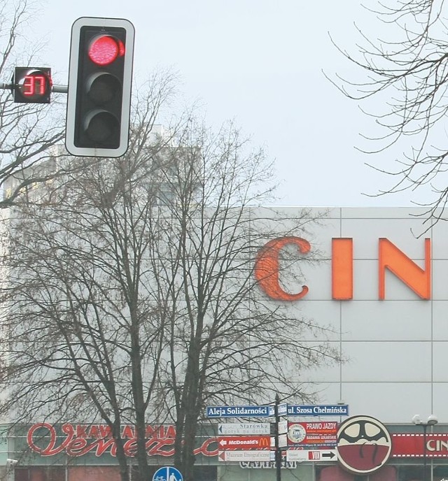 Testy wyświetlacza na skrzyżowaniu ulicy Odrodzenia z Szosą Chełmińską w Toruniu potrwają do 18 lutego