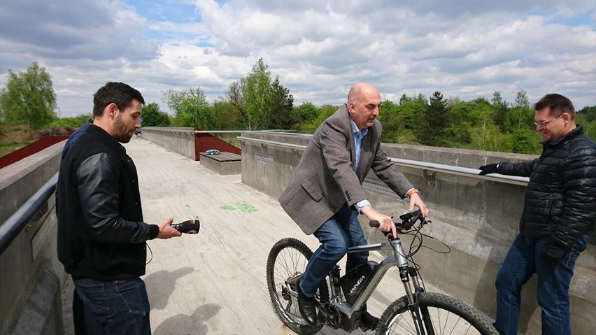 Prezydent Jaworzna testuje rower elektryczny