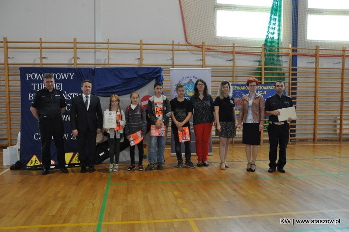 Powiatowy Turniej Bezpieczeństwa w Ruchu Drogowym. Rywalizowali uczniowie z 10 szkół powiatu staszowskiego
