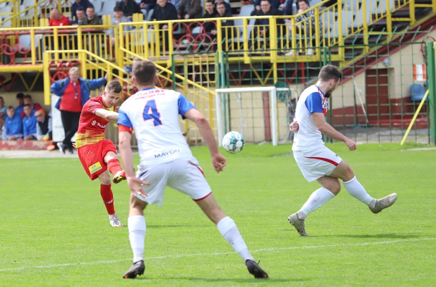 Grała Hummel 4. liga.  Wysoka wygrana Staru, remis Korony II, Paweł Markowicz dał zwycięstwo Pogoni, Moravia górą w Daleszycach