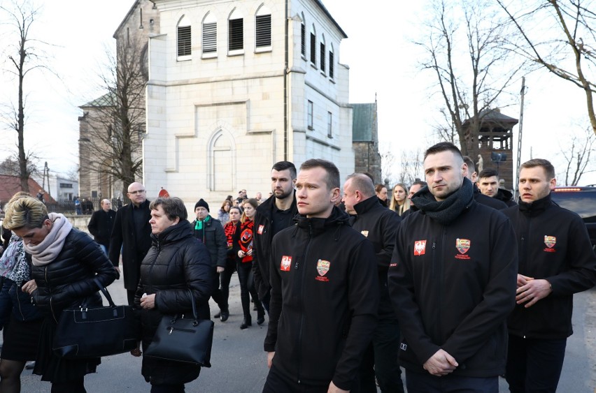 Pogrzeb Dawida Jakubowskiego, maturzysty z Końskich, reprezentanta Polski juniorów w piłce ręcznej odbył się w Żarnowie [ZDJĘCIA]