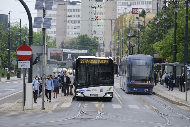 Od poniedziałku 9 listopada niektóre linie autobusowe w Toruniu będą kursowały zgodnie z feryjnym rozkładem jazdy