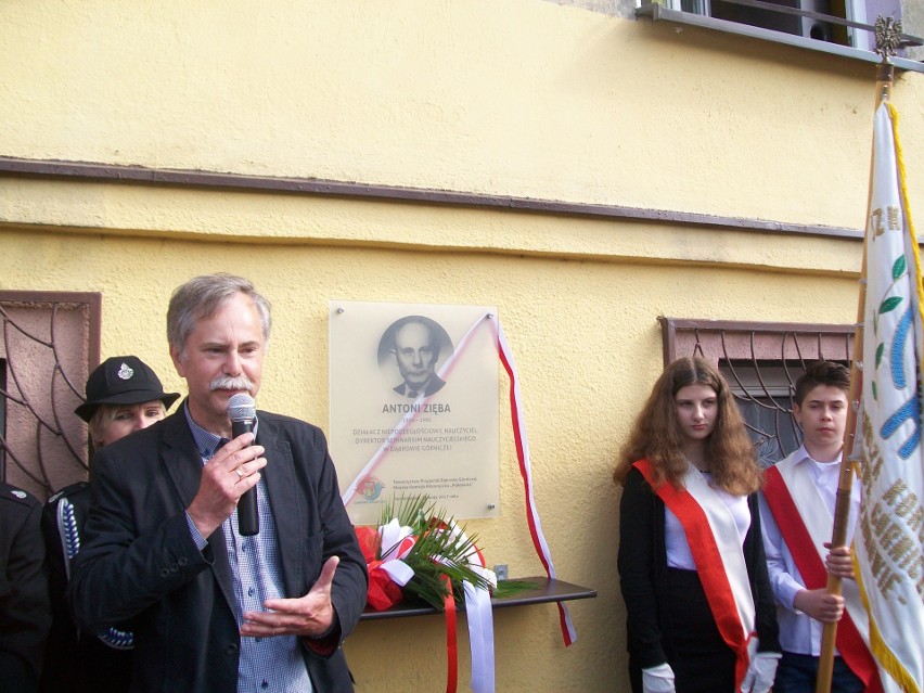 Dąbrowa Górnicza: jest tablica upamiętniająca Antoniego Ziębę ZDJĘCIA]