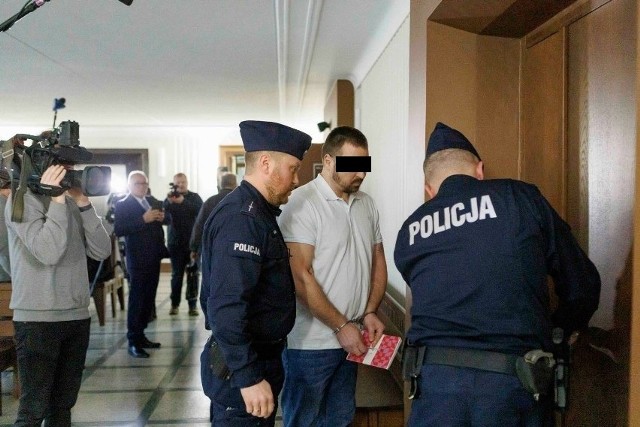 Przed Sądem Okręgowym w Białymstoku rozpoczął się proces w sprawie brutalnego zabójstwa 52-latki w Surażu. Oskarżonemu Krzysztofowi L. grozi za to do 25 lat więzienia