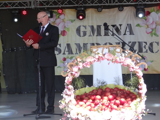 Licznie zaproszonych gości i mieszkańców, przedstawicieli władz powiatowych i wojewódzkich, samorządowców z ościennych gmin  oraz zagraniczne delegacje gminy partnerskiej z Węgier powitał gospodarz gminy Witold Surowiec.