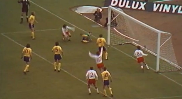 Polska - Anglia 1973 r. Jan Banaś strzela bramkę na 1:0