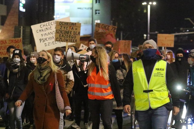 Sondaż: Polacy nie mają wątpliwości, kto jest winny konfliktu dot. aborcji