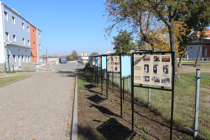 Wystawa "Rozbarczanie na starej fotografii" dostępna dla...