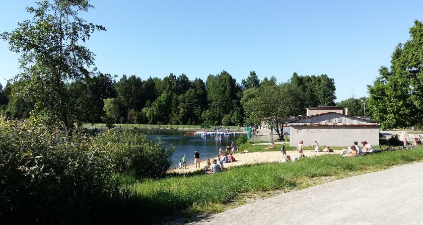 Częstochowianie odpoczywają w Parku "Lisiniec". Tak będzie też w gorący weekend [ZDJĘCIA]