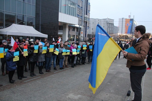 W sobotę 27 lutego na katowickim rynku odbył się kolejny wiec solidarności z narodem ukraińskim.Zobacz kolejne zdjęcia/plansze. Przesuwaj zdjęcia w prawo - naciśnij strzałkę lub przycisk NASTĘPNE