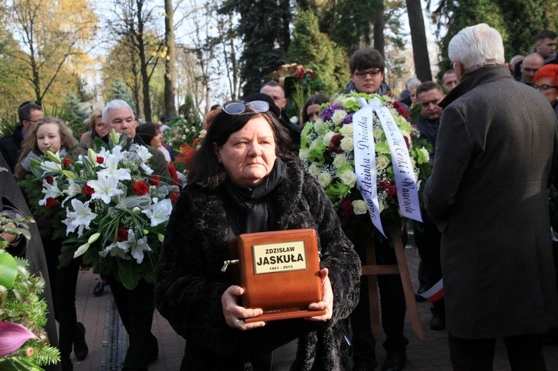 Prochy męża niosła Sława Lisiecka