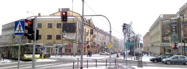 Białostockie ulice już przykrywa cienka warstwa śniegu.