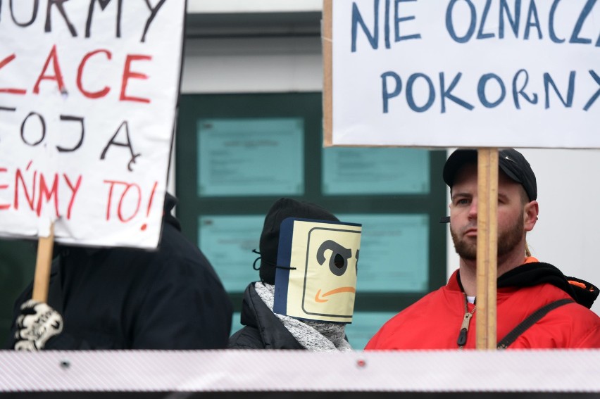 Członkowie Inicjatywy Pracowniczej protestowali przeciwko...