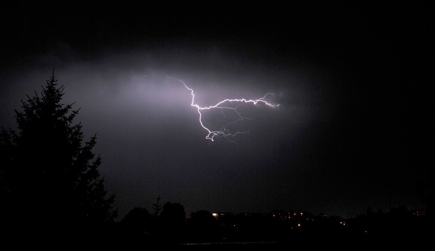 Na przełomie lipca i sierpnia możliwe będą burze....