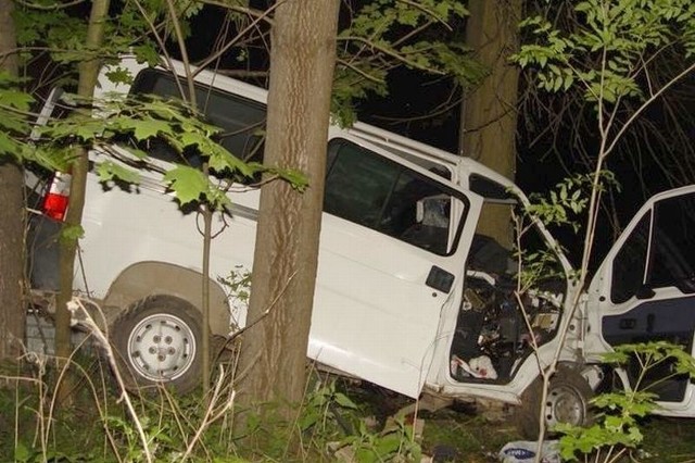 Jedynie 39-latek nie doznał żadnych obrażeń, pozostali pasażerowie jak również kierujący trafili do szpitala. Szczegółowe okoliczności i przyczyny zaistniałego wypadku wyjaśniają policjanci z Komendy Powiatowej Policji w Bielsku Podlaskim.