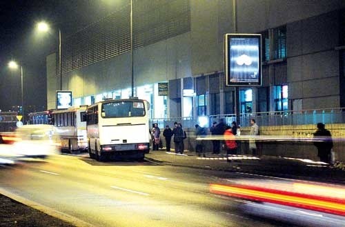 Przystanek prywatnych autobusów koło Dworca Wileńskiego w Warszawie. Tu najczęściej "Wyszków" wymuszał haracze