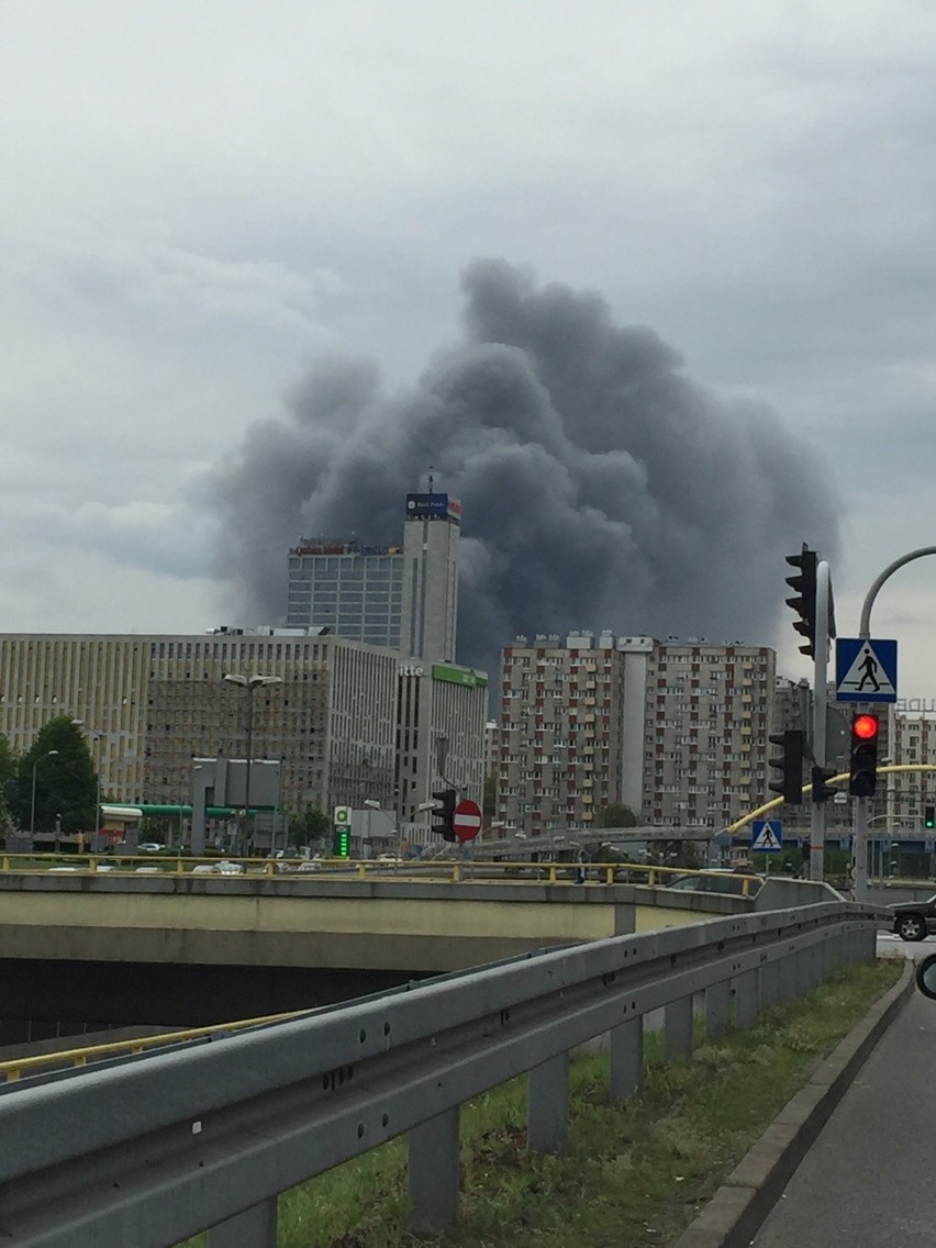 Pożar w Katowicach 13.05.2016. Pożar hali na ul. Żeliwnej