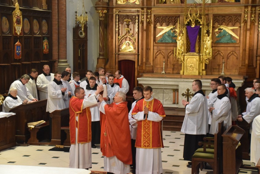 W kościołach odprawiona została liturgia Męki Pańskiej