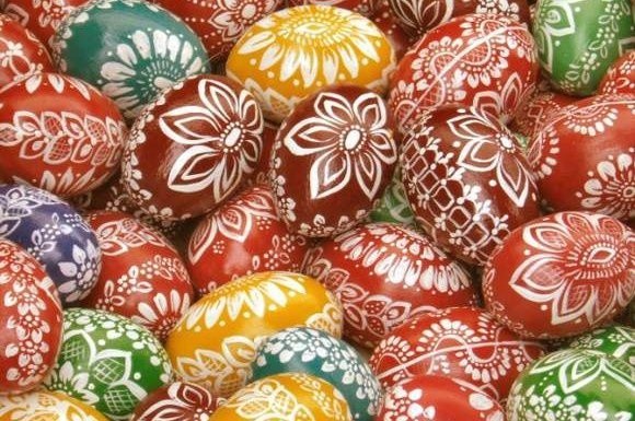 Symbolem świąt Wielkanocnych są pisanki.