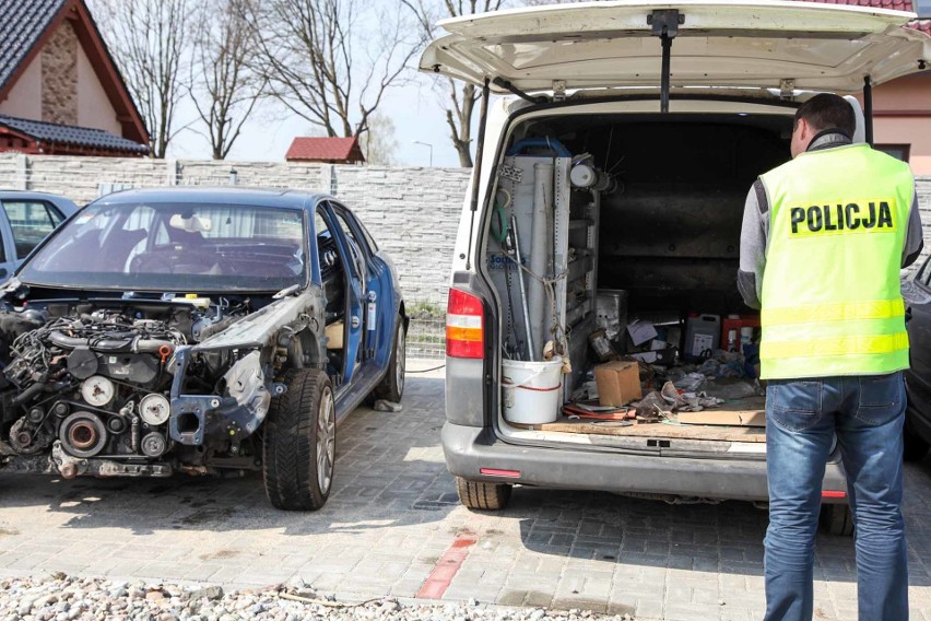 Policjanci z Żar odszukali dwa skradzione samochody....