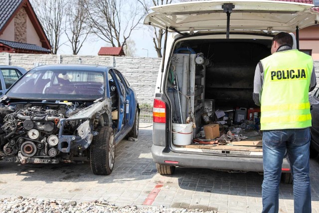 Policjanci z Żar odszukali dwa skradzione samochody. Zatrzymali też poszukiwanego mężczyznę.