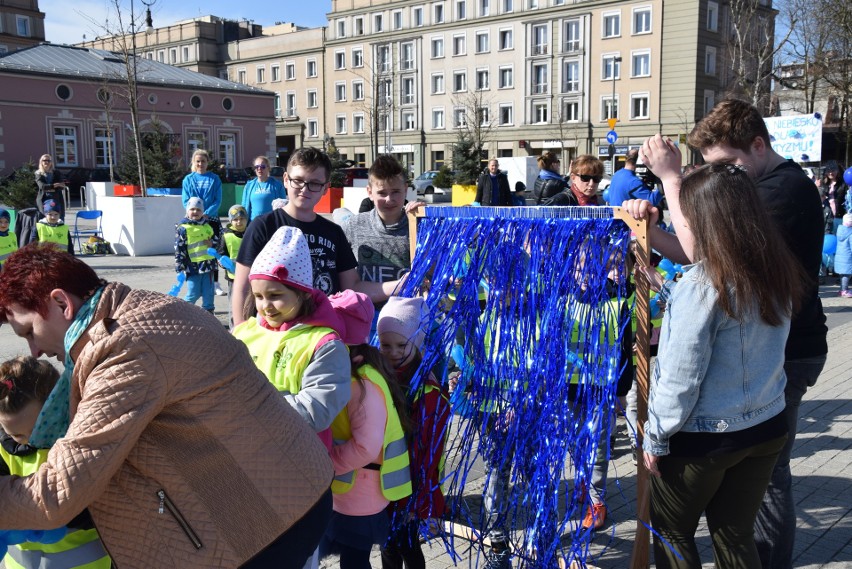 „Przystanek autyzm” to happening w Dzień Autyzmu na placu...