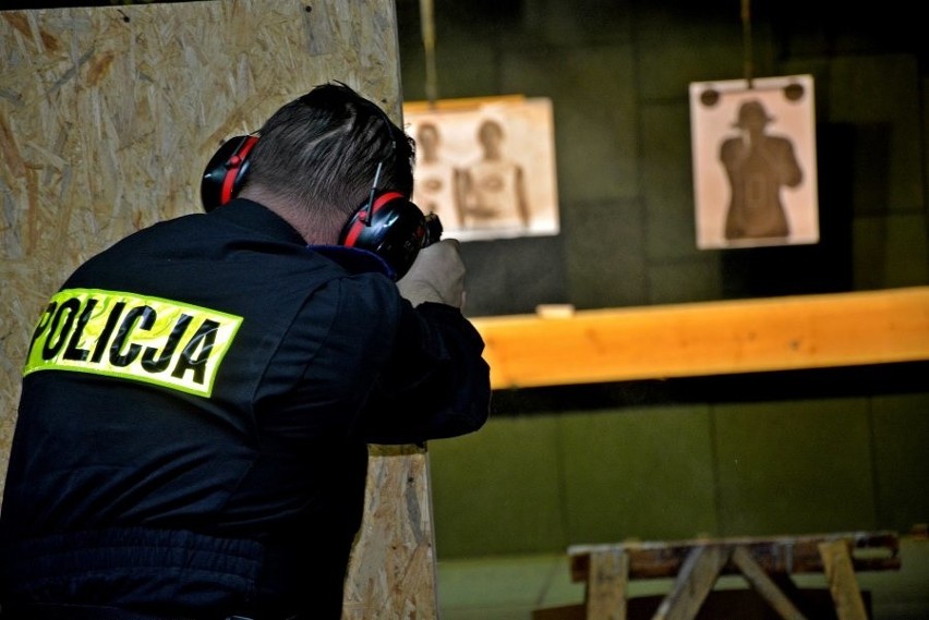 Policjanci z Suwałk, Sejn, Augustowa i Grajewa doskonalili umiejętności strzeleckie (zdjęcia)