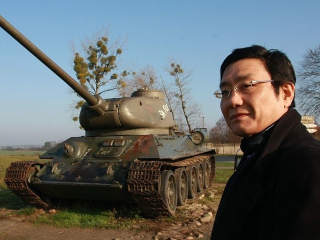 - Interesuję się czołgami i bunkrami - mówił nam wczoraj Kohiji Asakura, turysta z Japonii.