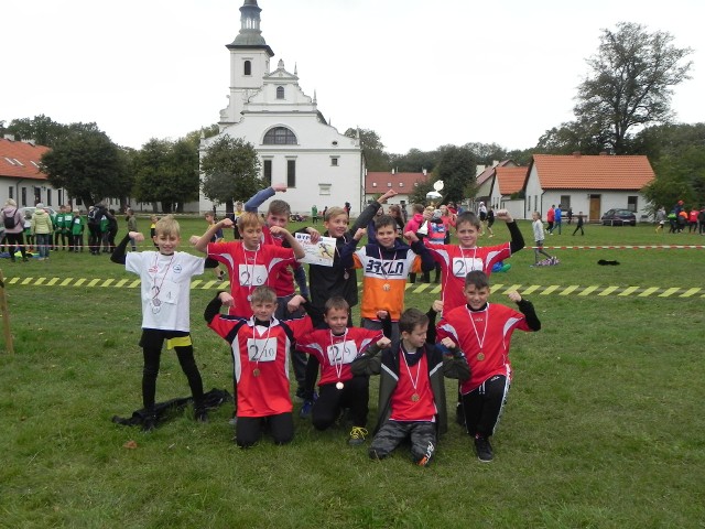 W Rytwianach odbył się finał wojewódzki Świętokrzyskich Igrzysk Młodzieży Szkolnej w  sztafetowych biegach przełajowych. Bardzo dobrze spisali się  młodzi biegacze ze Szkoły Podstawowej imienia Tadeusza Kościuszki w Połańcu. W gronie najlepszych szkół z całego województwa wyłonionych z eliminacji powiatowych trzecie miejsce wywalczyły dziewczęta (rocznik 2007 i młodsze) - opiekun Ewa Lasota.Trzecie miejsce zajęli także chłopcy z tego samego rocznika. W starszej kategorii wiekowej (rocznik 2005 -2006 ) na piątej pozycji finiszowali chłopcy - opiekunem  i trenerem  jest Sławomir Szydłowski. (dor)