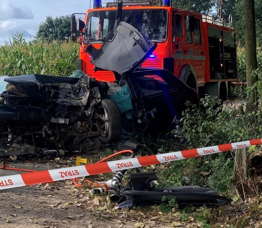 Wypadek w Lubotyniu-Morgach. Mimo reanimacji kierowca zmarł. Do zdarzenia doszło 28.08.2023