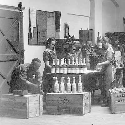 W wytwórni Gremplera przy ul. Moniuszki przez 120 lat produkowano niemiecki szampan. Większość prac wykonywano tutaj ręcznie. Alkohol sprzedawany był w całej Europie. To była największa firma winiarska w mieście.