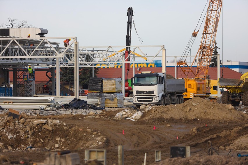 Wielki plac budowy przy ul. Lwowskiej w Przemyślu. Powstaje nowe centrum handlowe S1 [ZDJĘCIA]