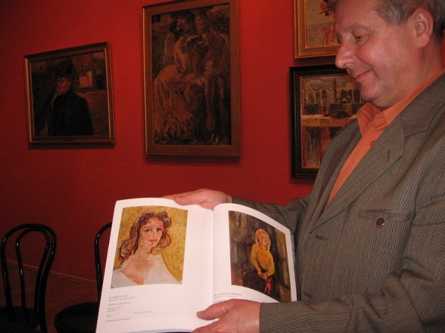 Na razie obraz Maurycego Gottlieba widnieje w albumie niedługo wzbogaci naszą galerię &#8211; pokazuje  Adam Zieleziński, dyrektor muzeum imienia Jacka Malczewskiego