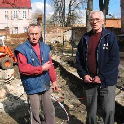 - W murze ma być furtka dla pieszych, ale to nie załatwi sprawy &#8211; mówią Roman Grądecki i Jan Ząbkiewicz.