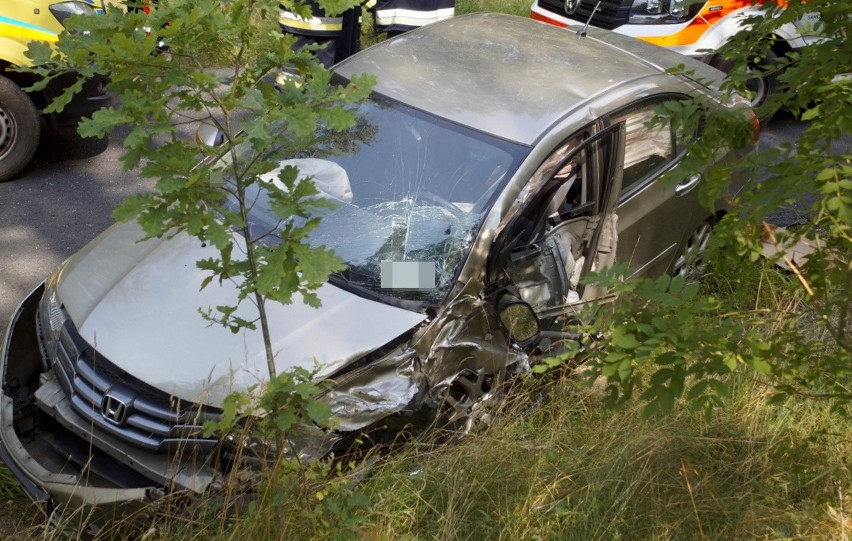 Czołówka dwóch aut osobowych na trasie między Smołdzinem a Gardną Wielką. Poszkodowana zabrana śmigłowcem LPR