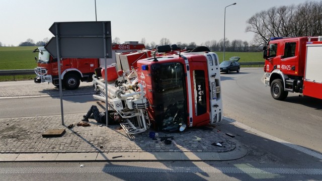 Naprawa wozu strażackiego może potrwać kilka miesięcy. Na ten czas mundurowi będą potrzebować auta zastępczego.