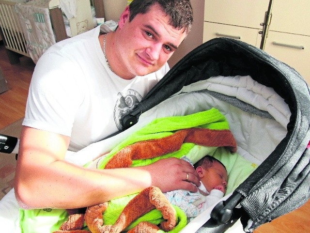 28-letni kielczanin Karol Sławeta, kierowca MPK, ma szczęśliwe dni, w środę  urodziła się jego pierwsza córeczka Kaja, a we wtorek uratował życie pasażerce.