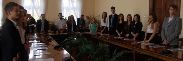 Uroczyste zaprzysiężenie Młodzieżowej Rady Miasta Tarnobrzeg odbyło się w magistracie.
