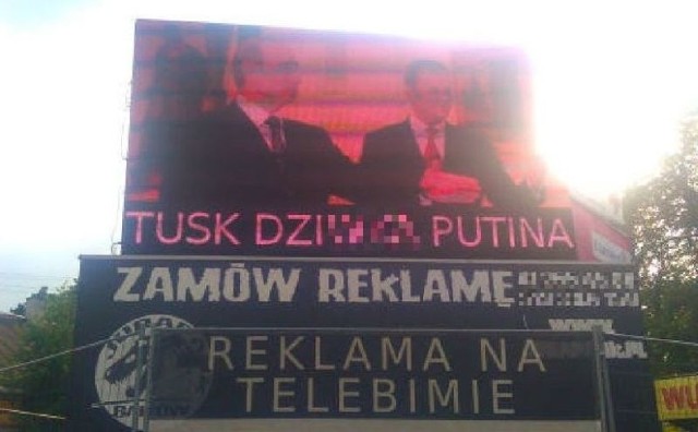 Lipiec'13. Policjanci ujęli dwóch 18-latków podejrzanych o to, że włamali się do komputera sterującego wyświetlaniem reklam na elektronicznym banerze w Kielcach i umieścili tam hasła obrażające premiera Donalda Tulska.