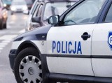 Ostrołęka. Policja zatrzymała pijanego, który w jednym ze sklepów… niszczył garnitury. 10.03.2020