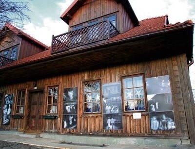 Dom Oszackiej jest okazały. 10 lat temu deklarowała, że ma wartość 70 tys. zł, teraz chce go sprzedać znacznie drożej FOT. ROBERT SZKUTNIK